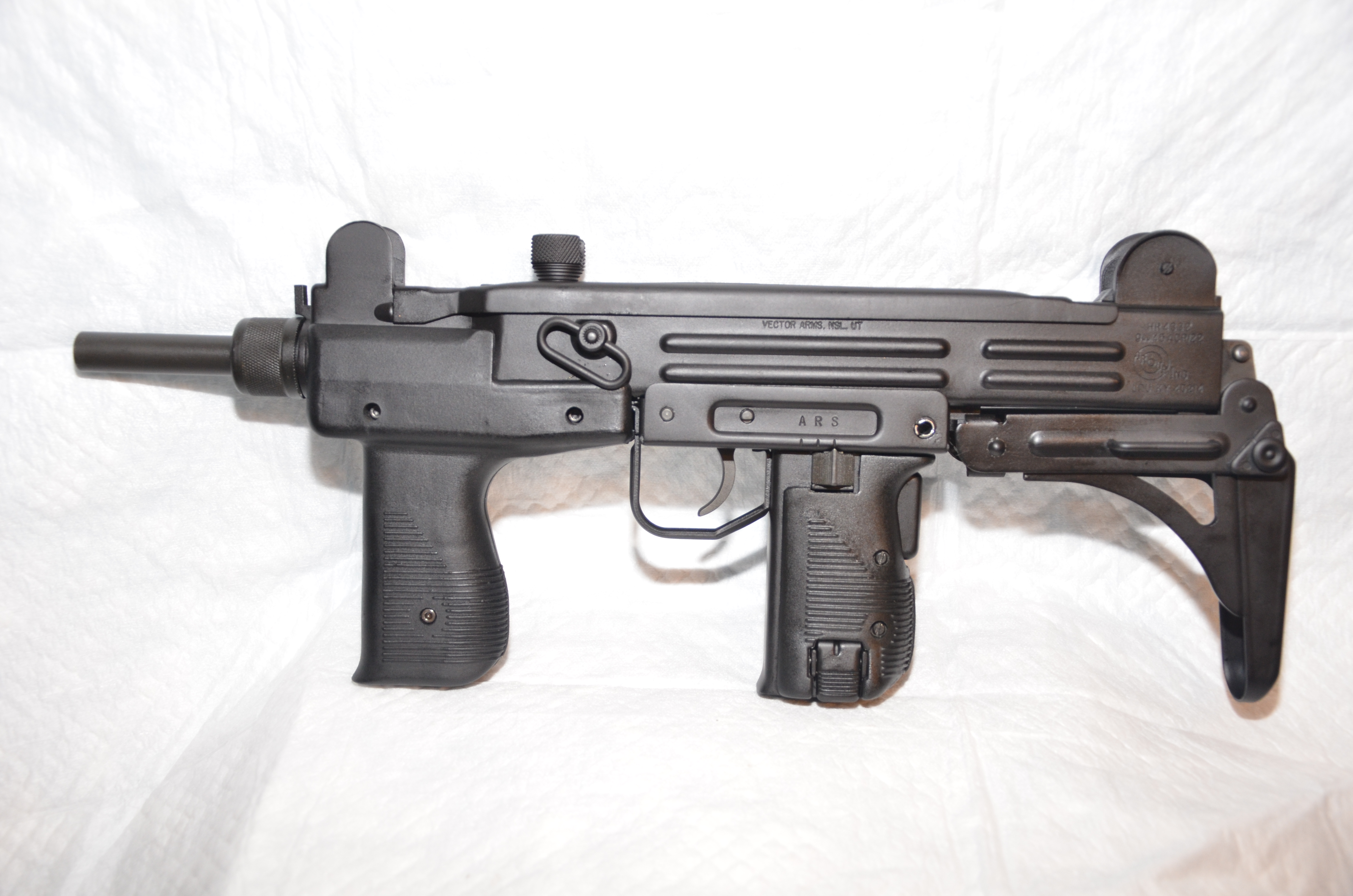 Vector Arms UZI Machine Gun W/Extras