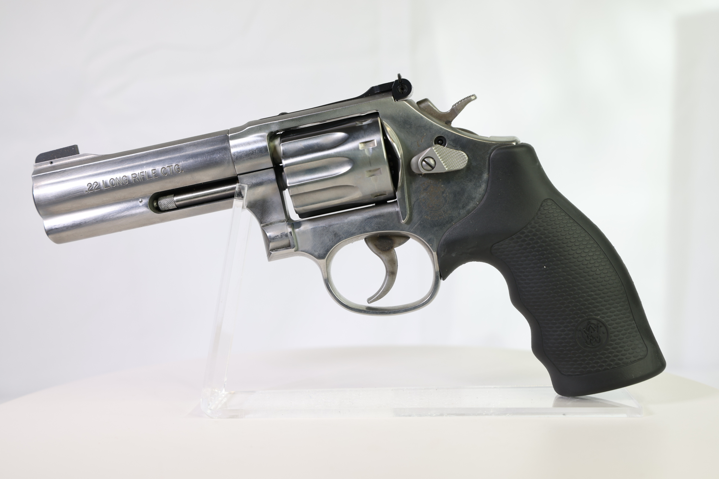 Smith & Wesson 617-6 .22LR