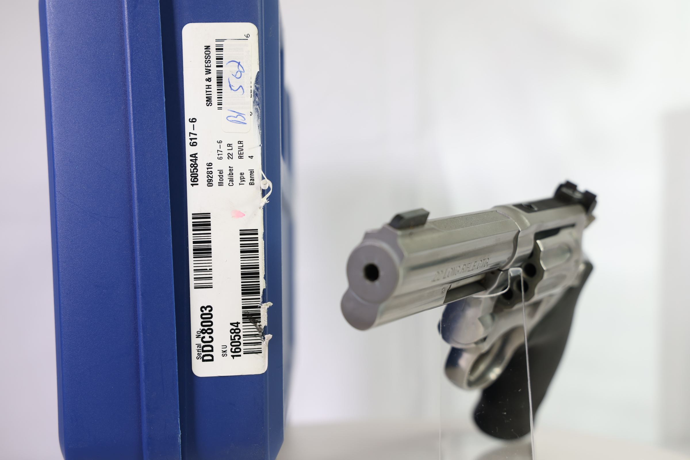 Smith & Wesson 617-6 .22LR