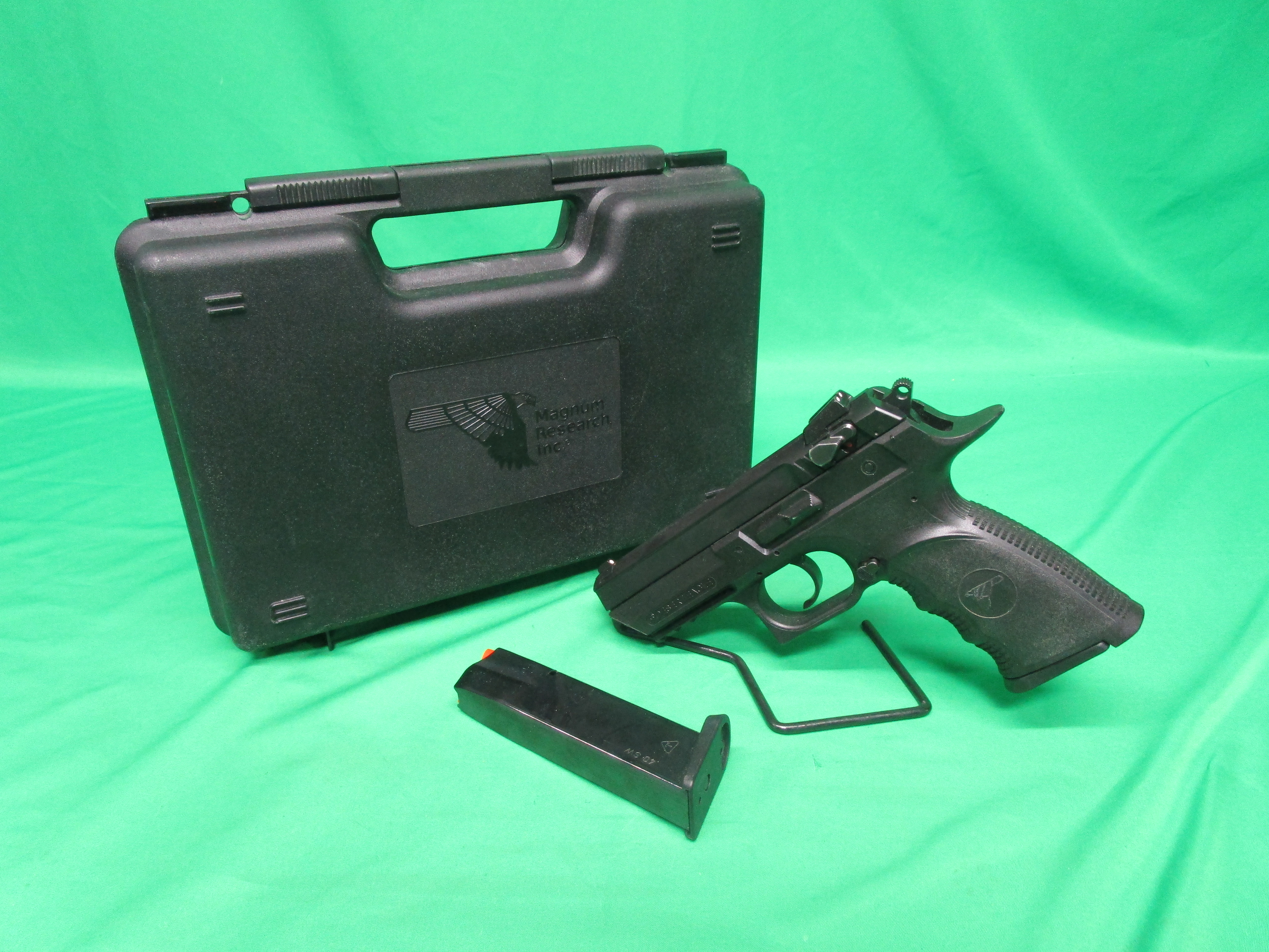 USED MAGNUM RESEARCH BABY DESERT EAGLE 9MM 4" W/ CASE & 2 MAGS PB101687