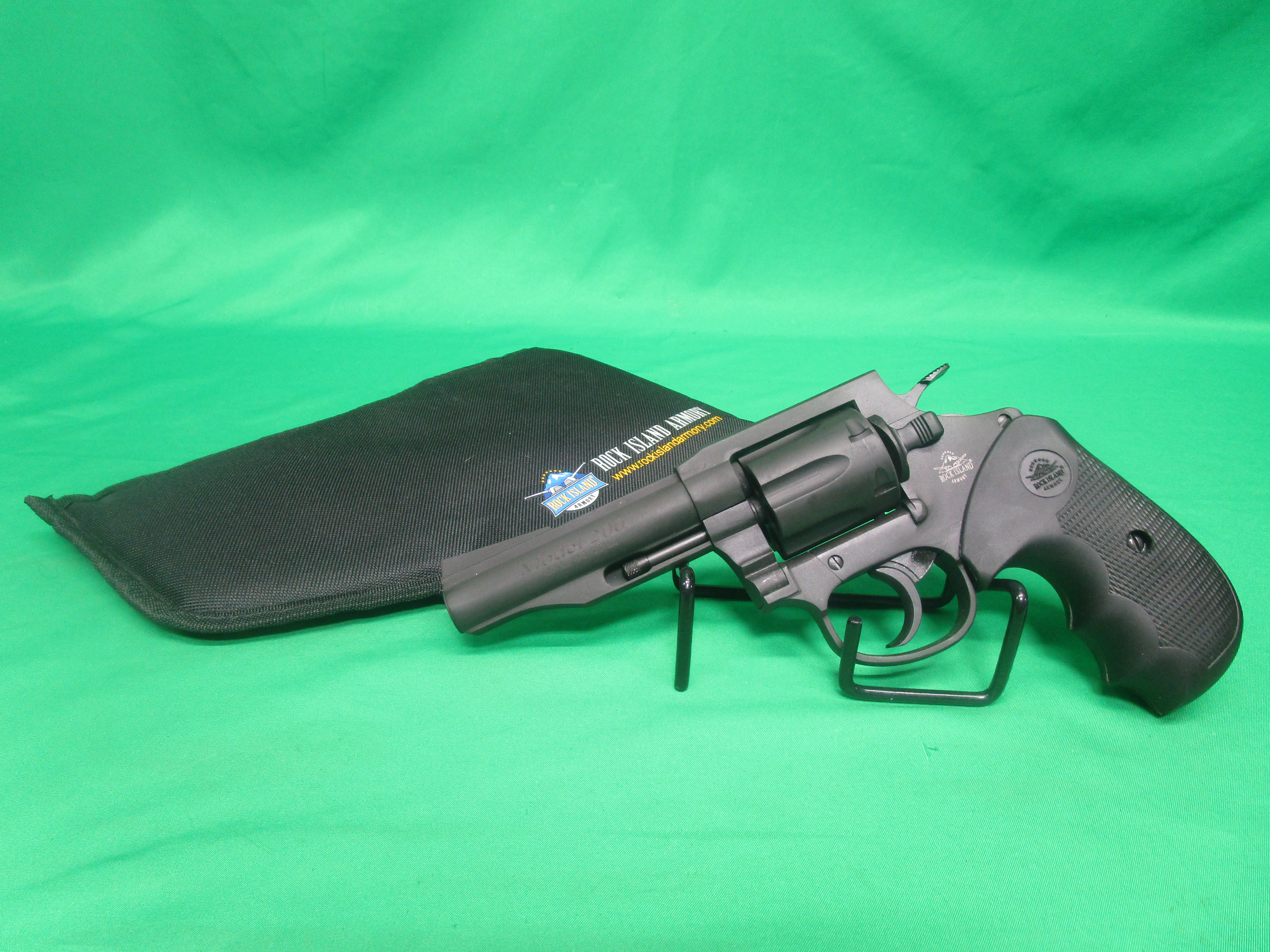 USED ROCK ISLAND ARMORY MODEL 200 38SPL 4" W/ SOFT CASE RIA2574175