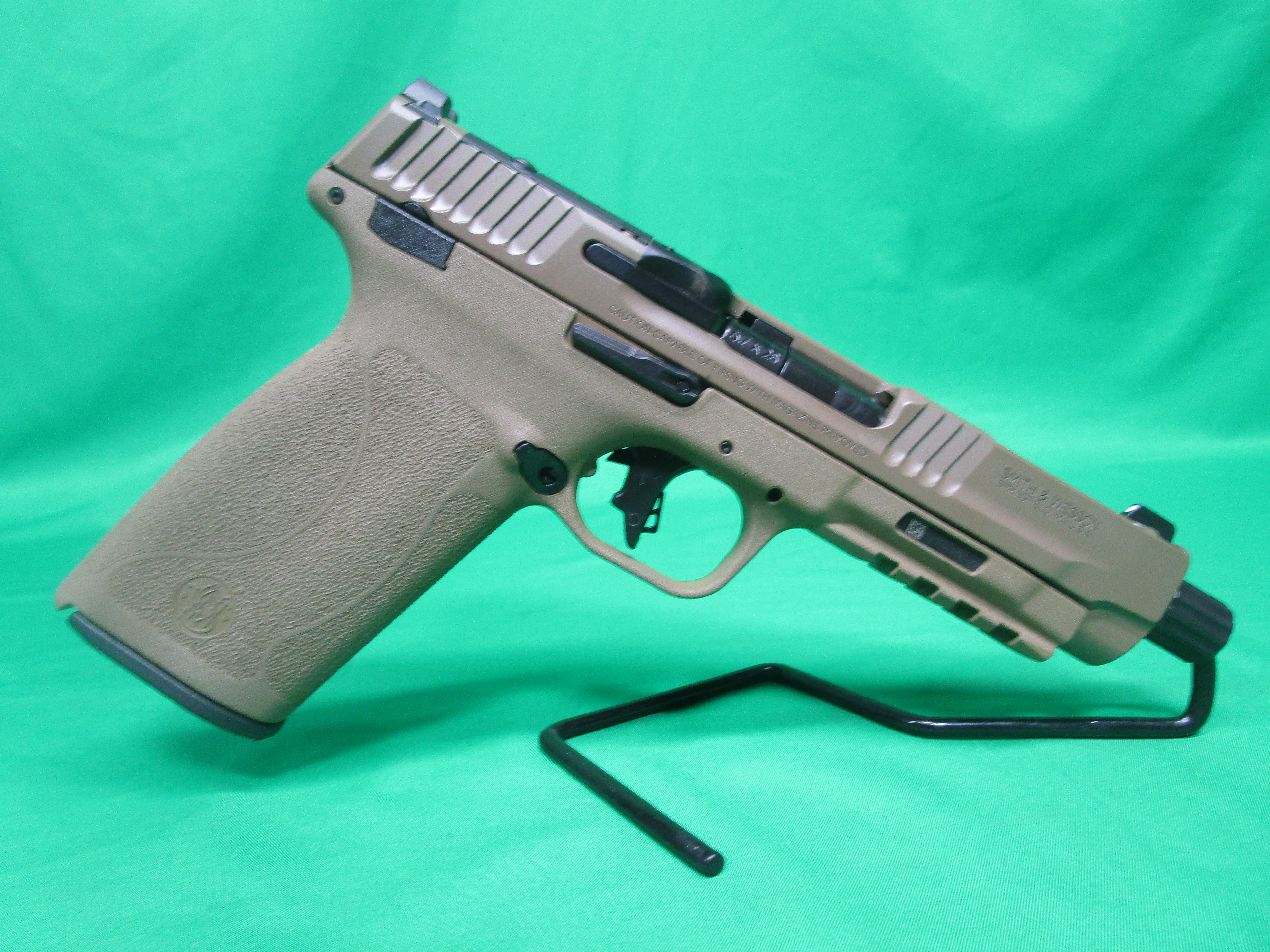 USED SMITH & WESSON 14004 M&P5.7 5.7X28MM 5" THREADED BARREL W/ CASE & 2 MAGS PKH3052