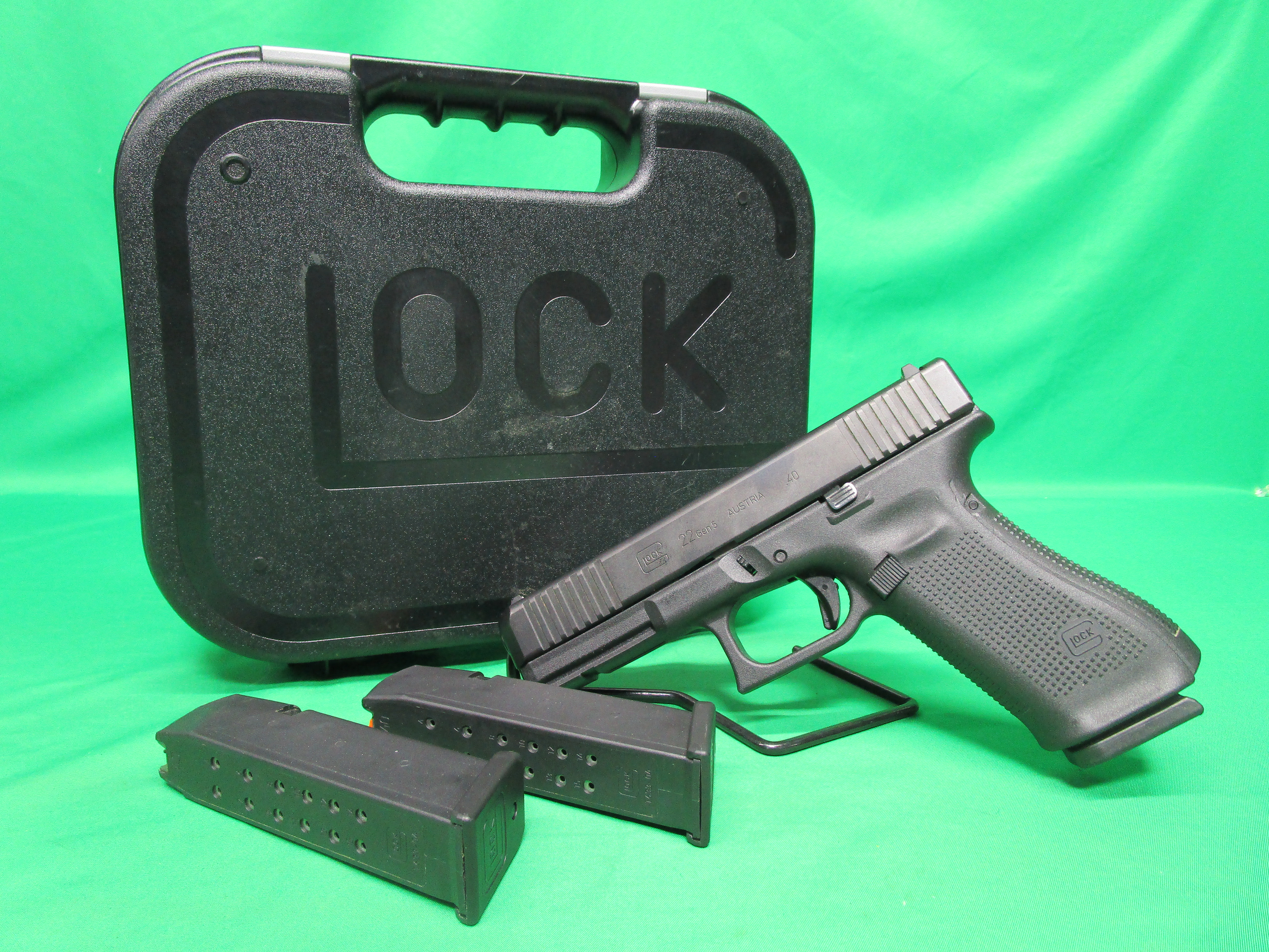 USED GLOCK 22 GEN5 40S&W 4.5" W/ CASE & 3 MAGS BWHR936