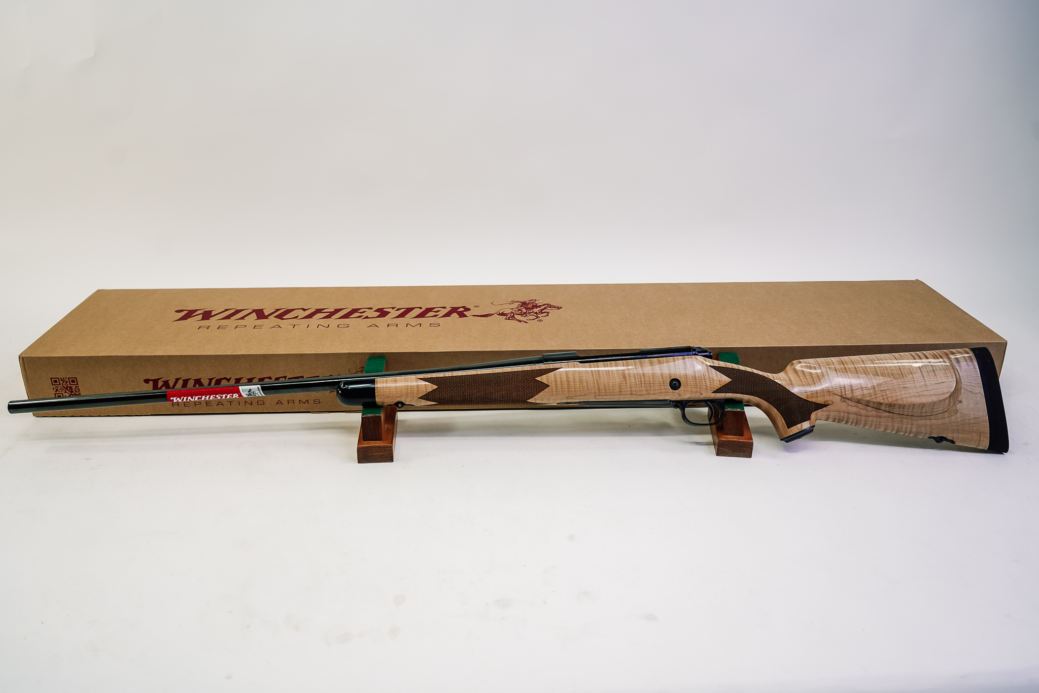 WINCHESTER MODEL 70 SUPER GRADE MAPLE .264 WIN MAG BLUED (WI535218229)