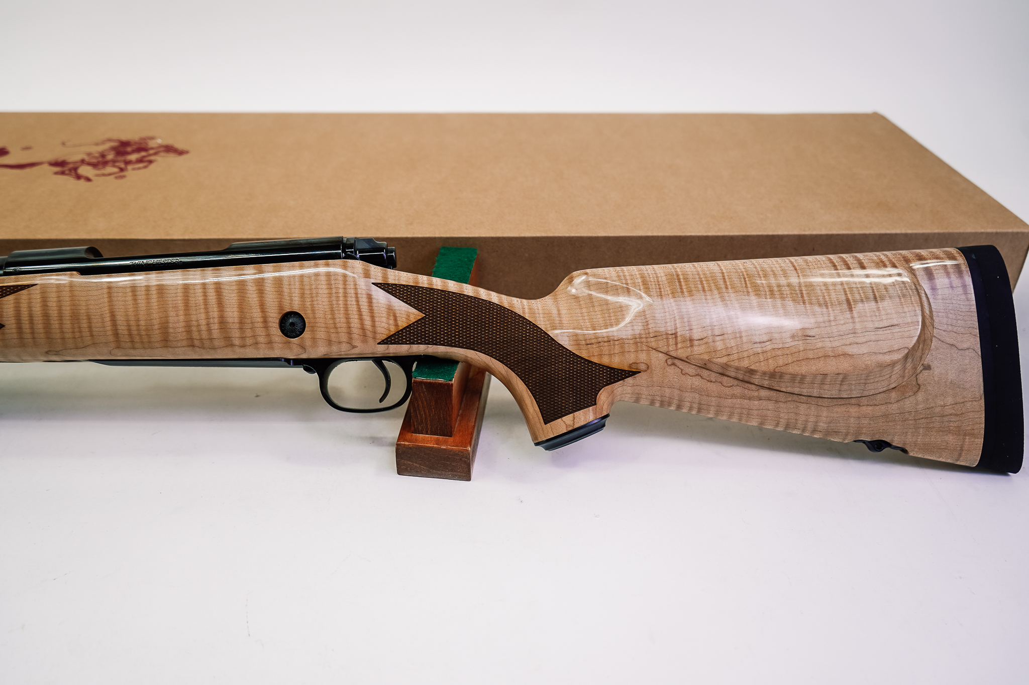 WINCHESTER MODEL 70 SUPER GRADE MAPLE .264 WIN MAG BLUED (WI535218229)