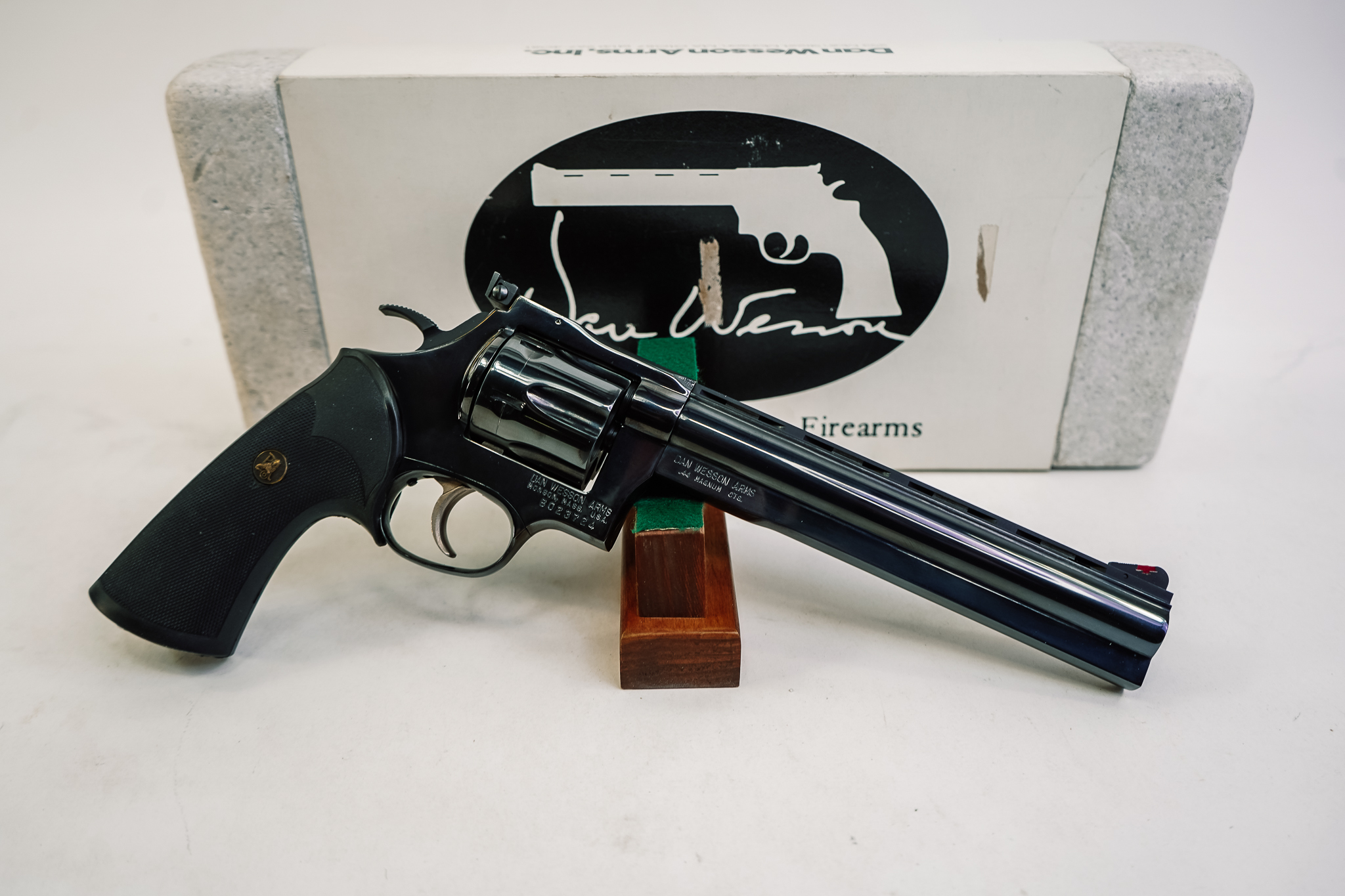 USED DAN WESSON 44 44MAG