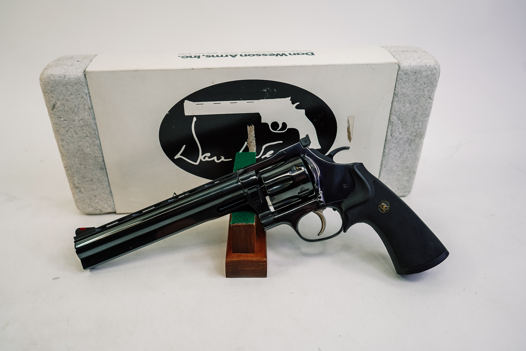 USED DAN WESSON 44 44MAG