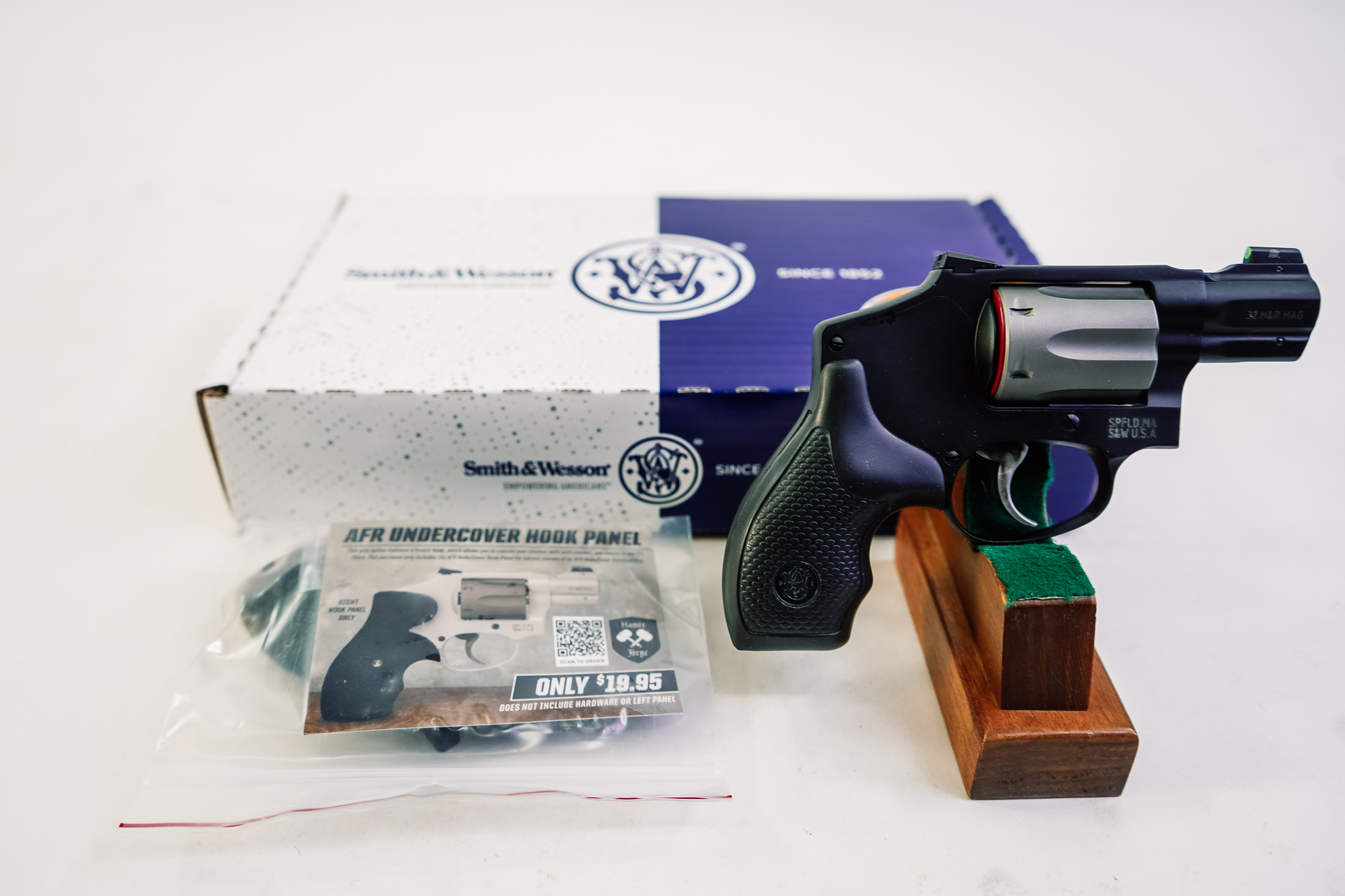 Smith & Wesson S&W Model 432 UC TI Revolver 32 H&R MAG Ultimate Carry 14351
