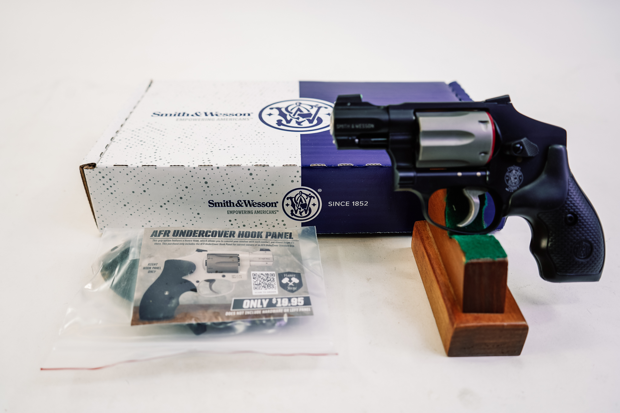 Smith & Wesson S&W Model 432 UC TI Revolver 32 H&R MAG Ultimate Carry 14351
