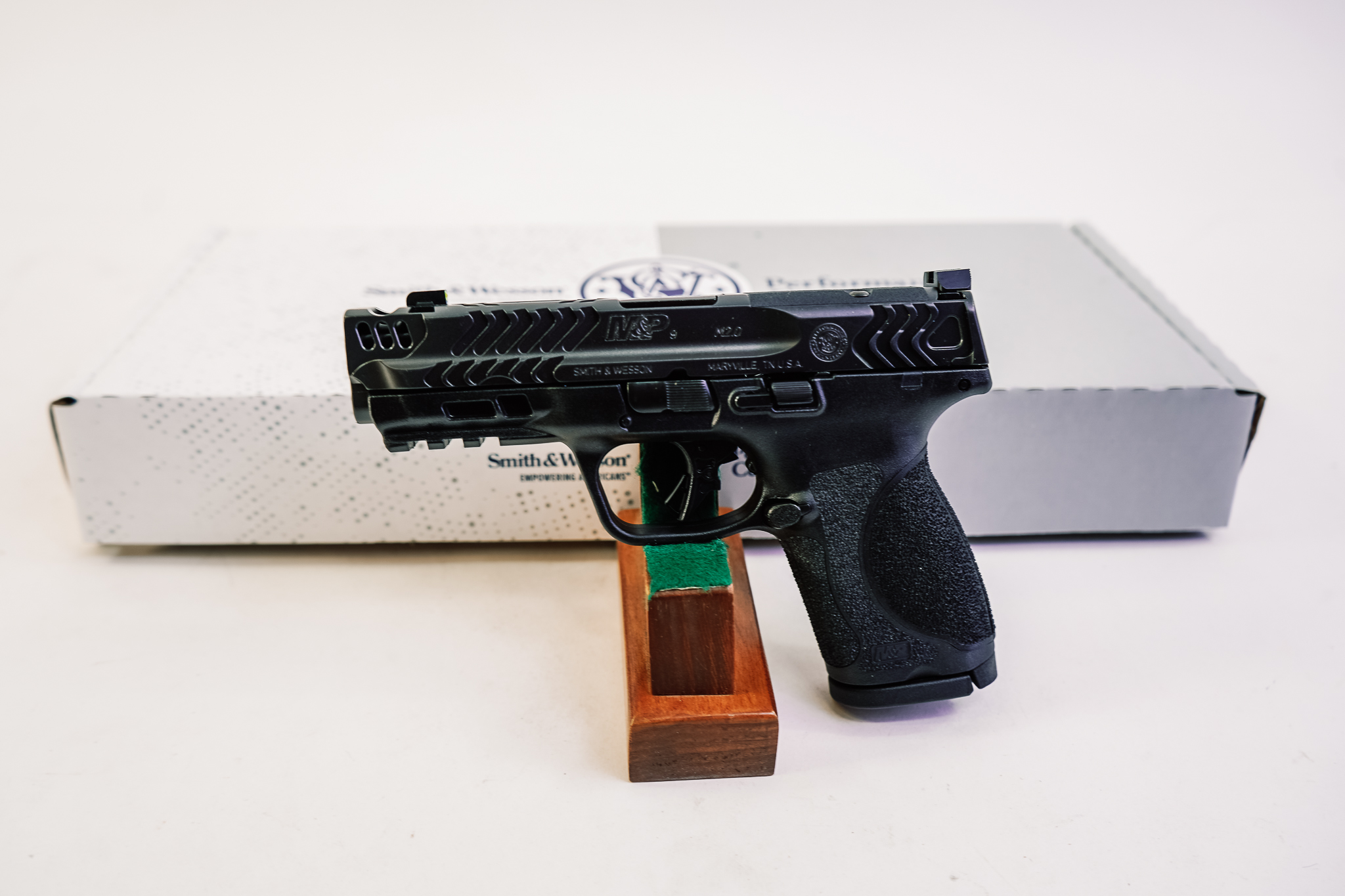 SMITH & WESSON M&P9 2.0 COMPACT CARRY COMP 9MM 4" BBL PERF CNTR