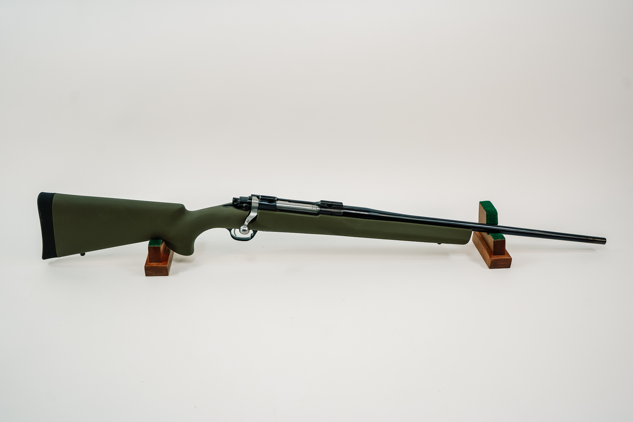 RUGER M77 HAWKEYE 257ROB W/ HOGUE ODG STOCK