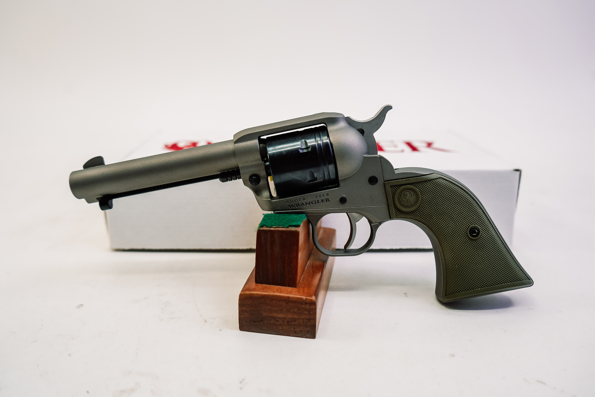 Ruger Wrangler 22 LR 2070|SILVER CERAKOTE|6 SHOT 4-5/8"
