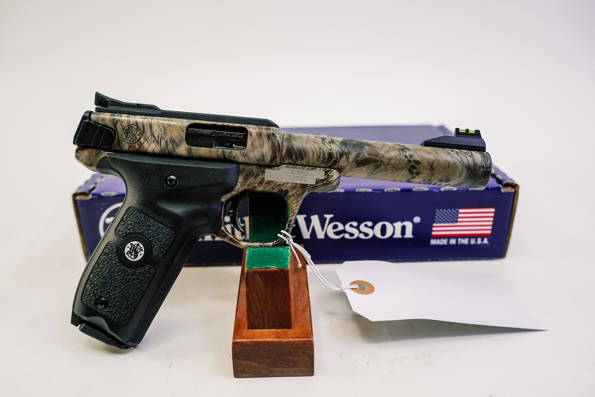 Smith & Wesson 10297 SW22 Victory Full Size Frame 22 LR 10+1 5.50" Kryptek