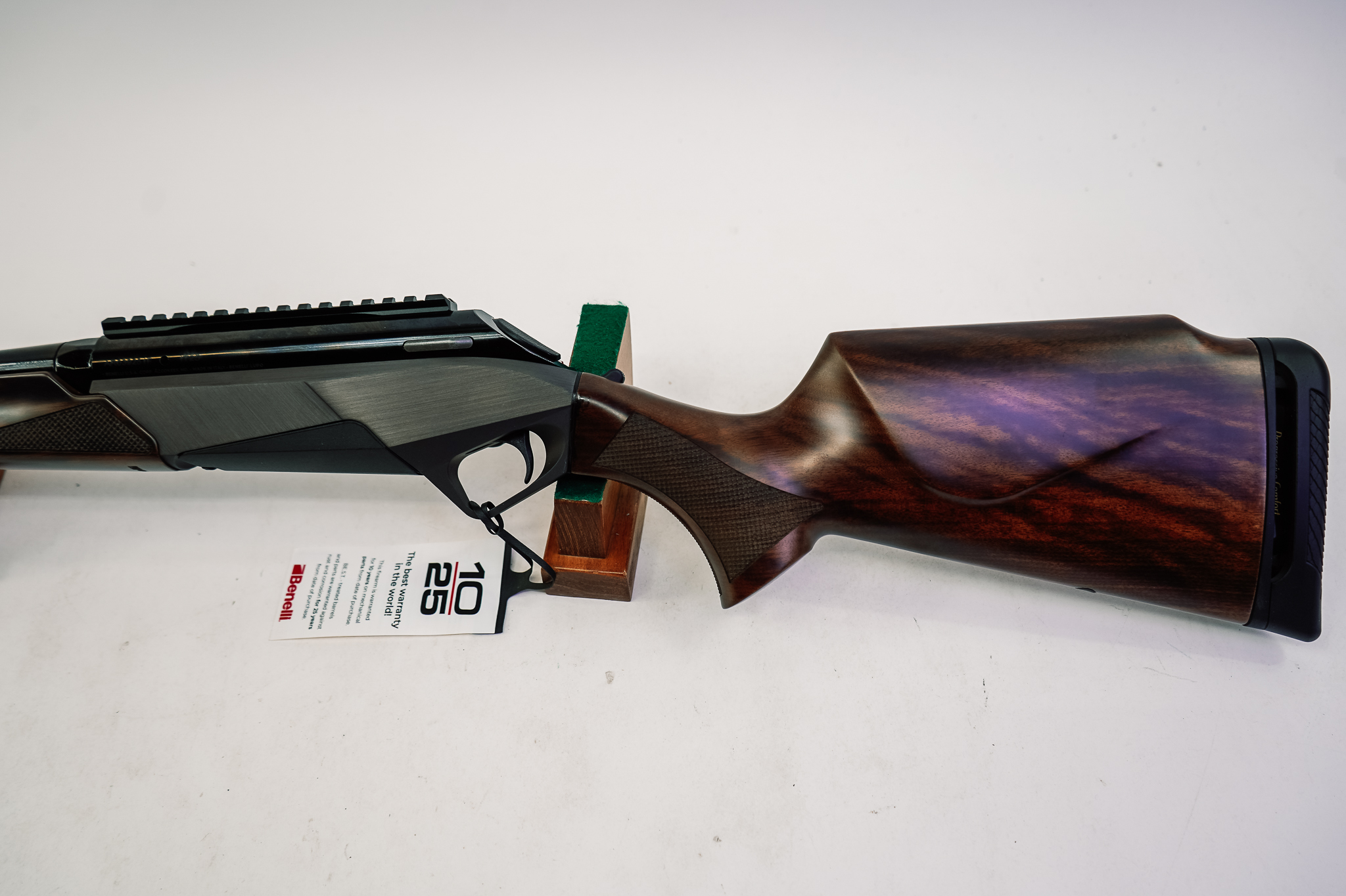BENELLI BE.S.T. LUPO WALNUT BOLT ACTION 300 WIN MAG 24"