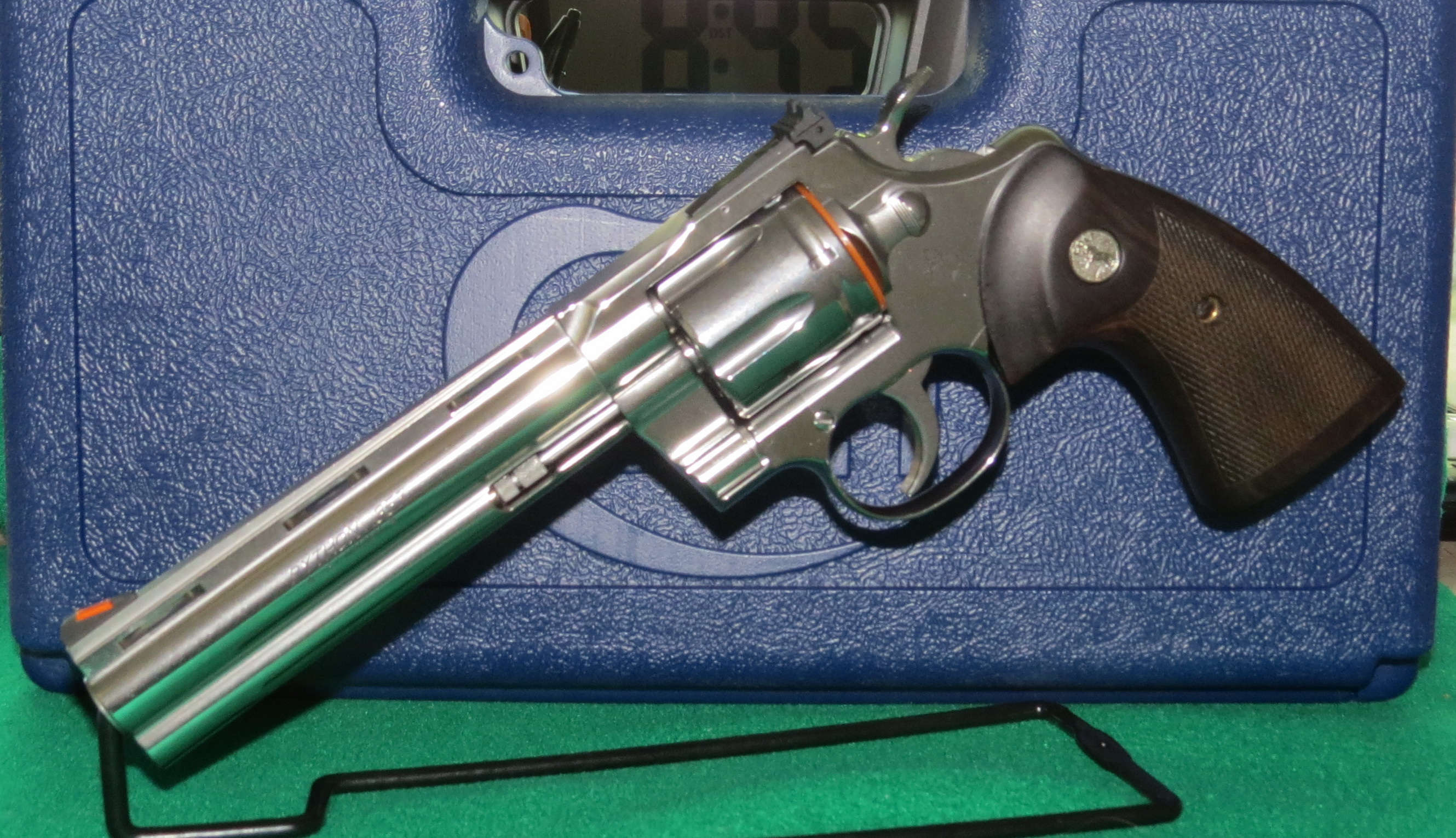 Colt Python (new issue) 6" barrel #10208