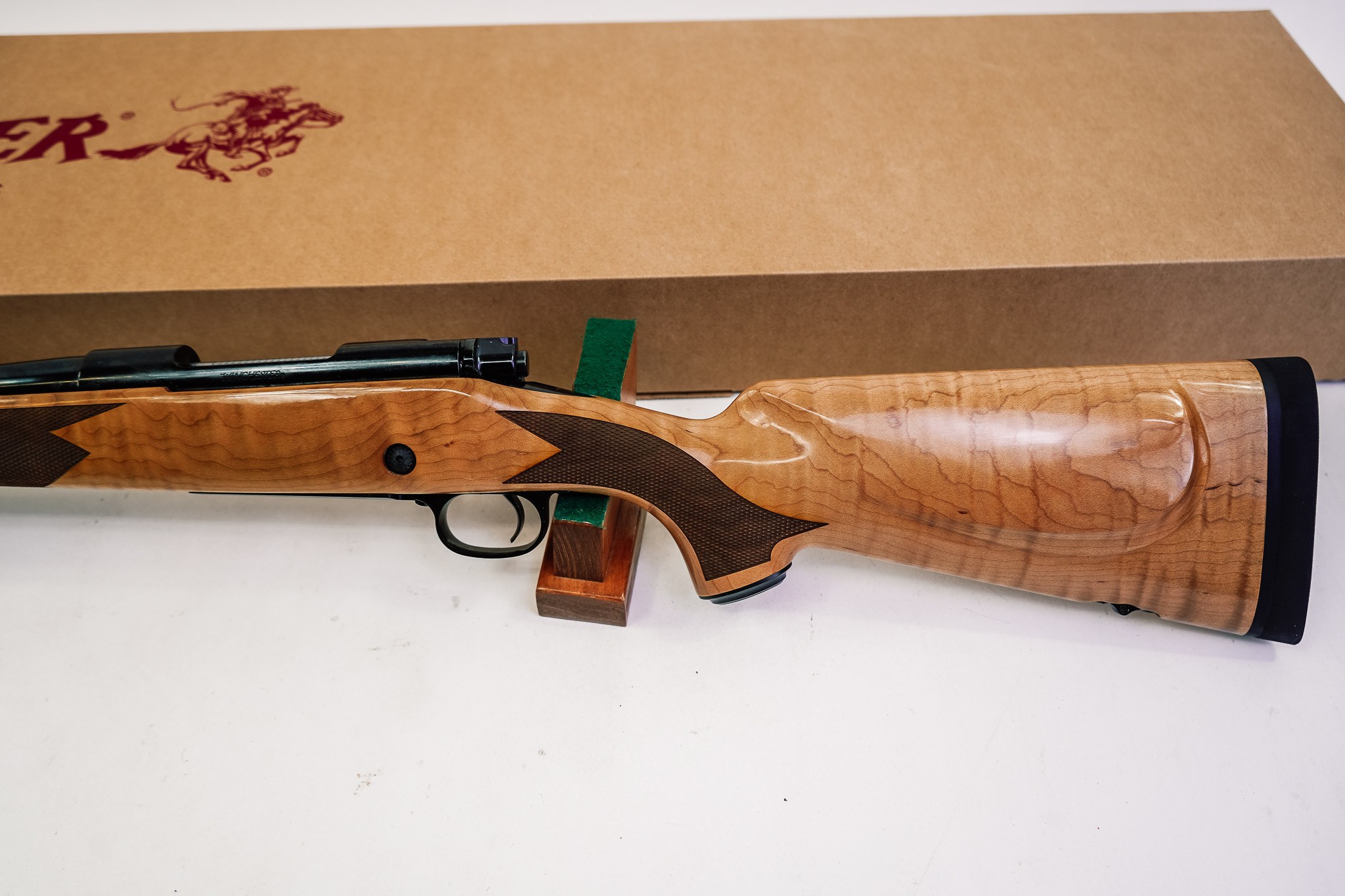 WINCHESTER MODEL 70 SUPER GRADE MAPLE 6.5CM