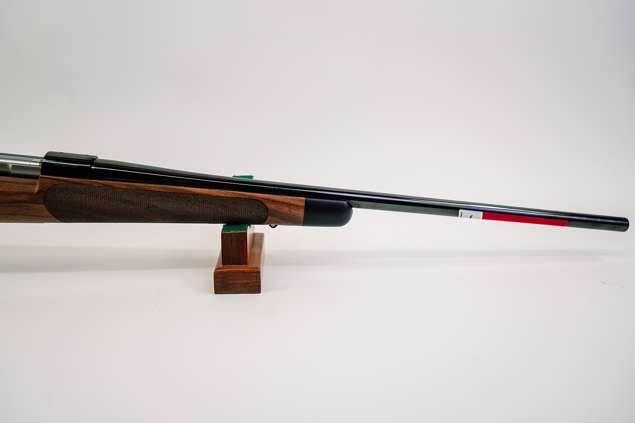 Model 70 Super Grade - 243 Win - 22" Barrel - Grade III French Walnut - 5+1