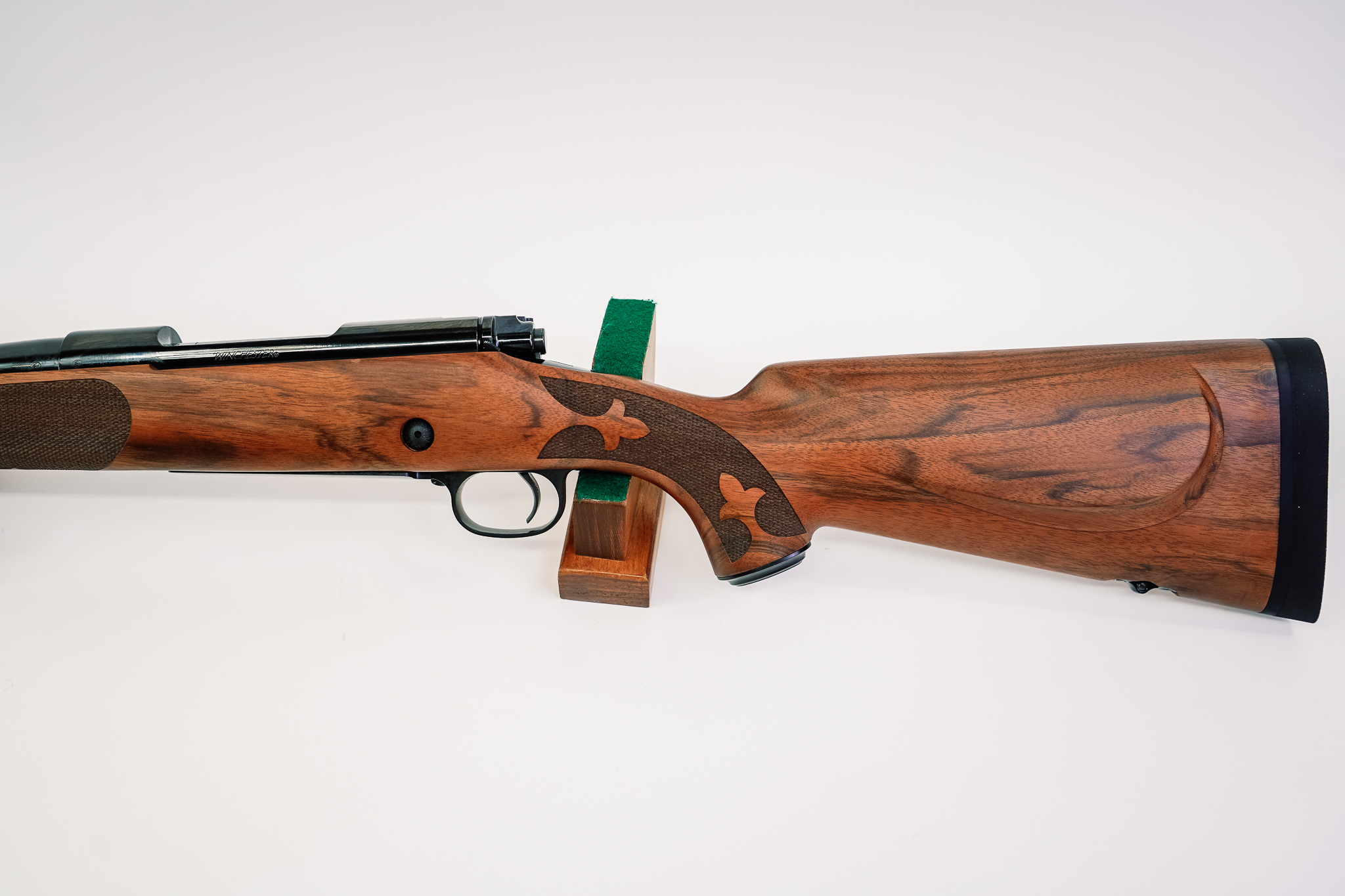 Winchester 535239228 Model 70 Super Grade Full Size 30-06 AAA French Walnut