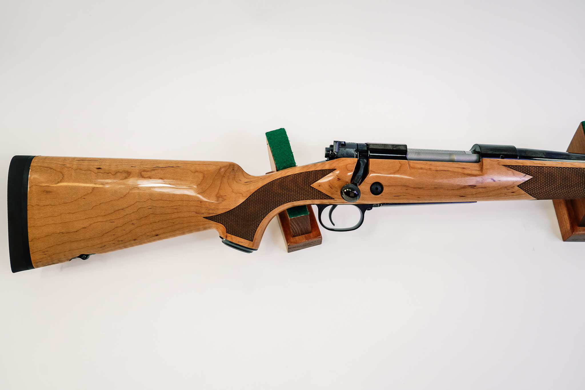 Winchester 535218233 Model 70 Super Grade AAAA Maple 300 Win Mag 3+1 26"