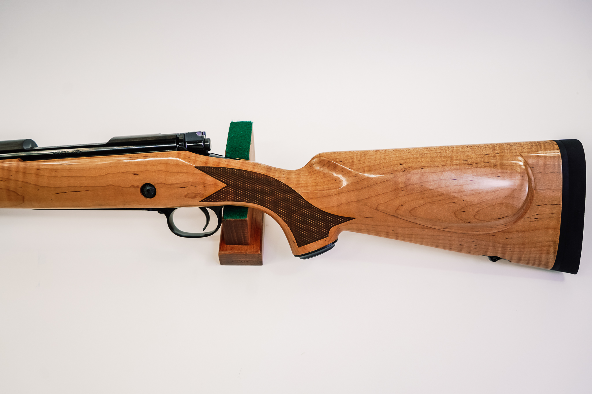 Winchester 535218233 Model 70 Super Grade AAAA Maple 300 Win Mag 3+1 26"