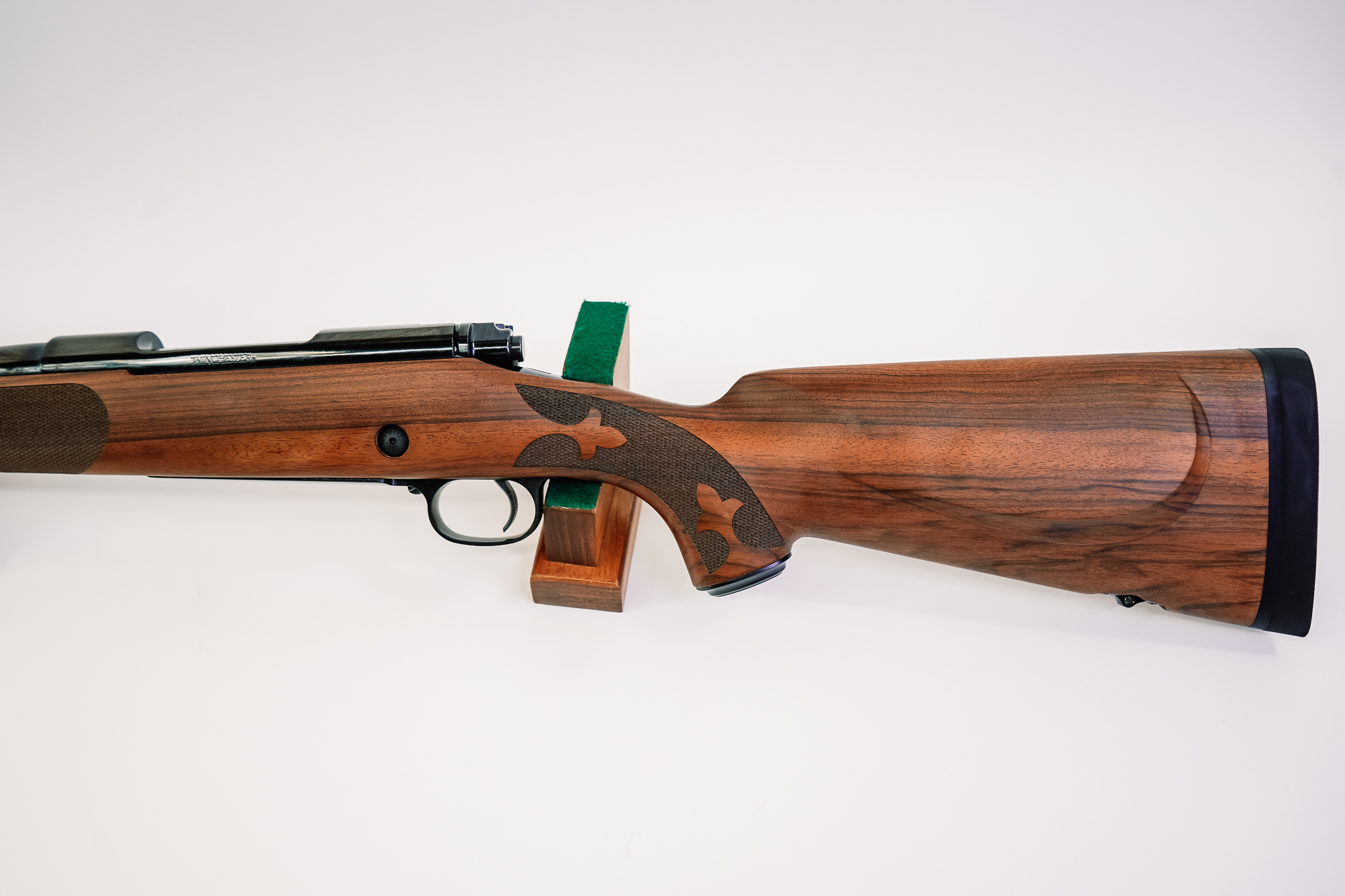 Winchester 535239228 Model 70 Super Grade Full Size 30-06 AAA French Walnut