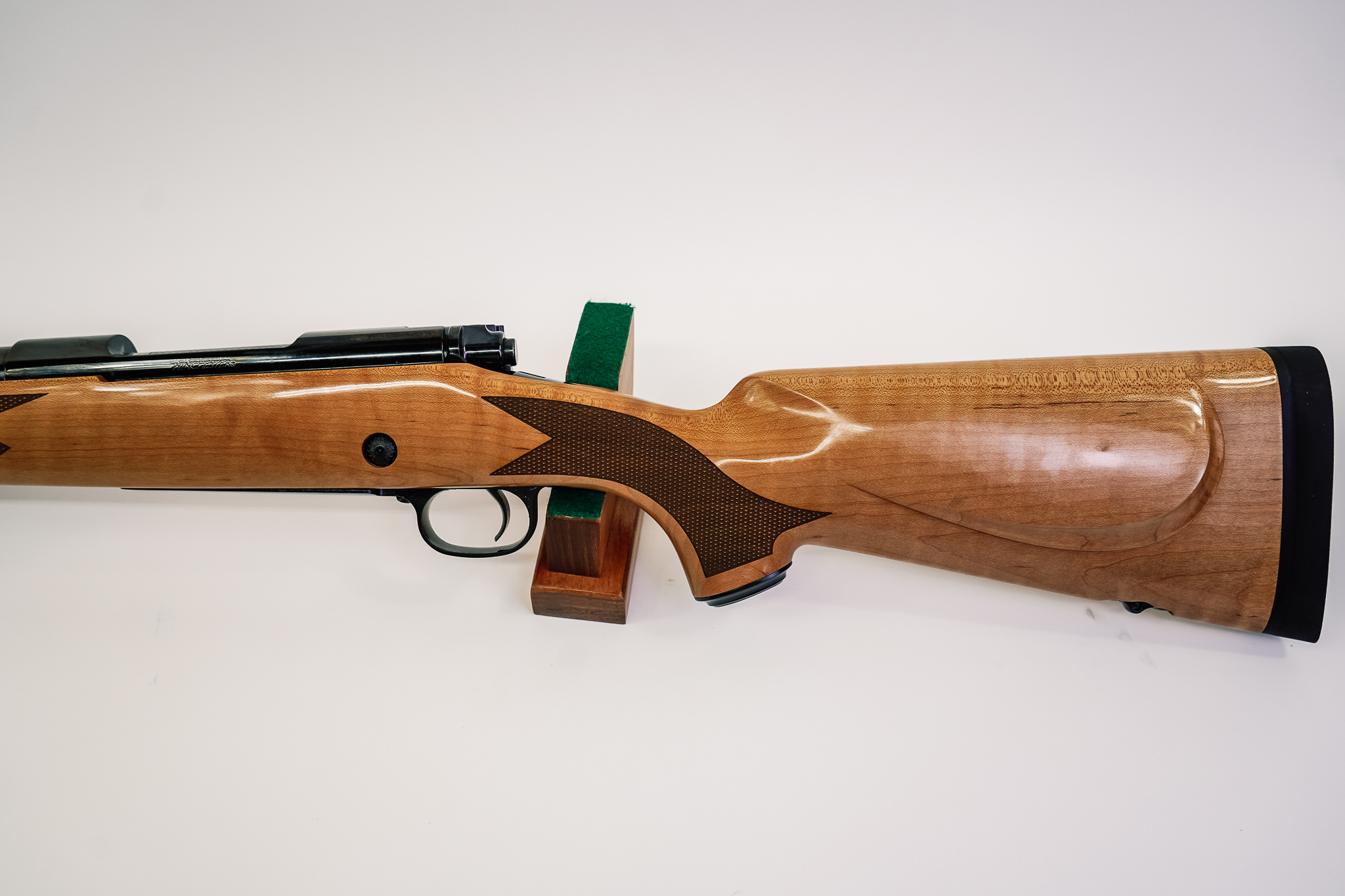 Winchester 535218233 Model 70 Super Grade AAAA Maple 300 Win Mag 3+1 26"