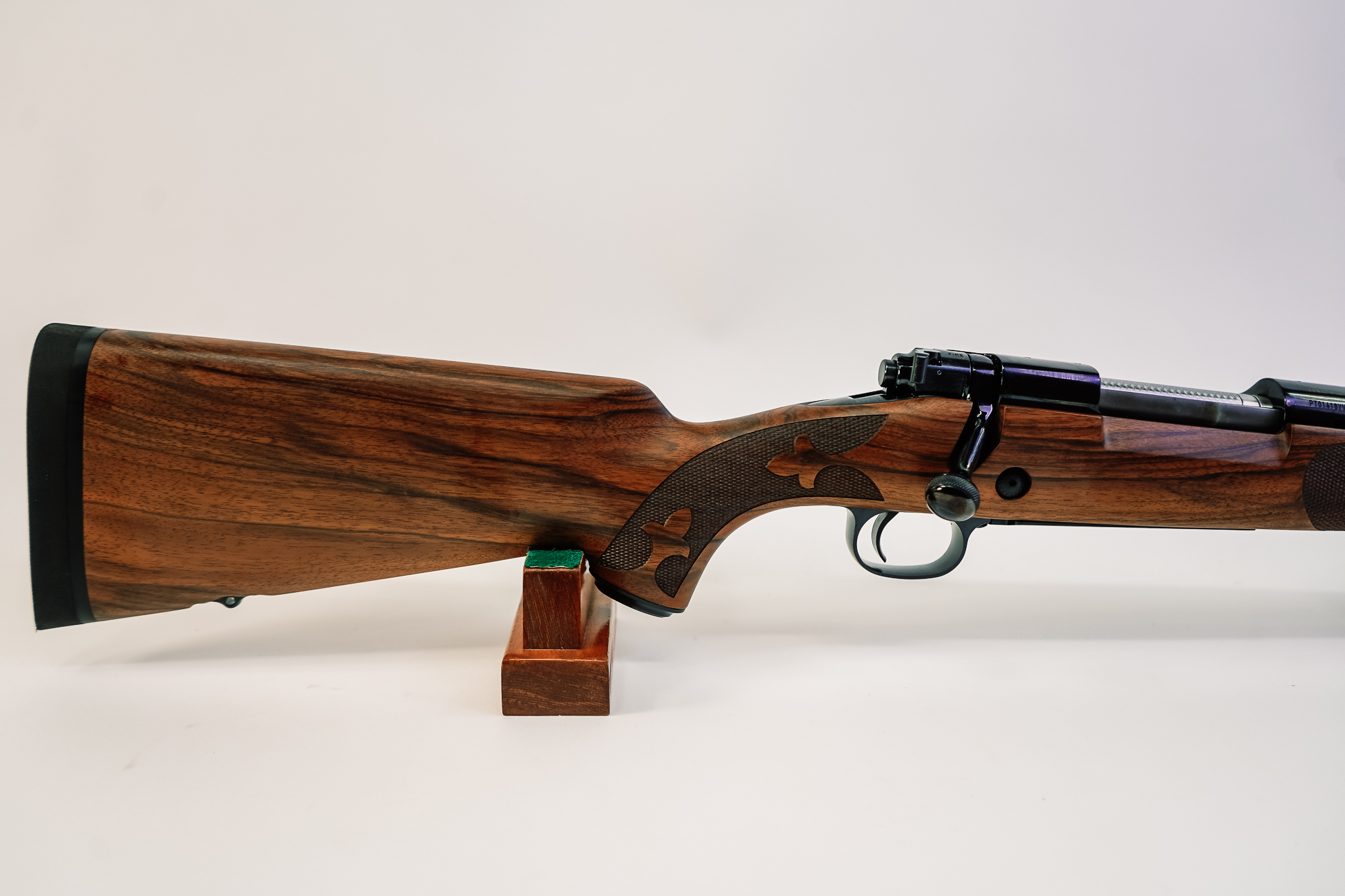 Winchester Model 70 Super Grade AAA French Walnut 7mm Rem Mag 3+1 26"