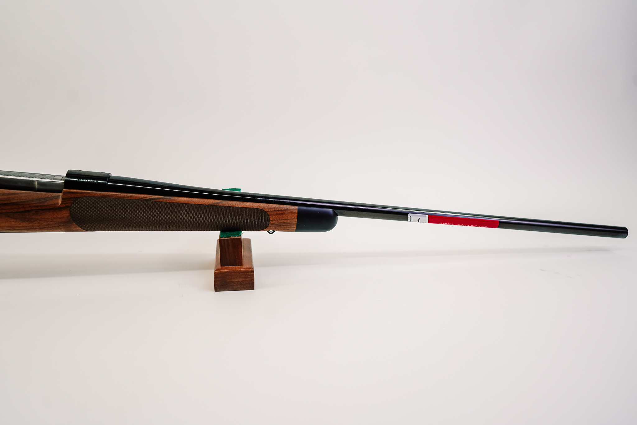 Winchester Model 70 Super Grade AAA French Walnut 7mm Rem Mag 3+1 26"