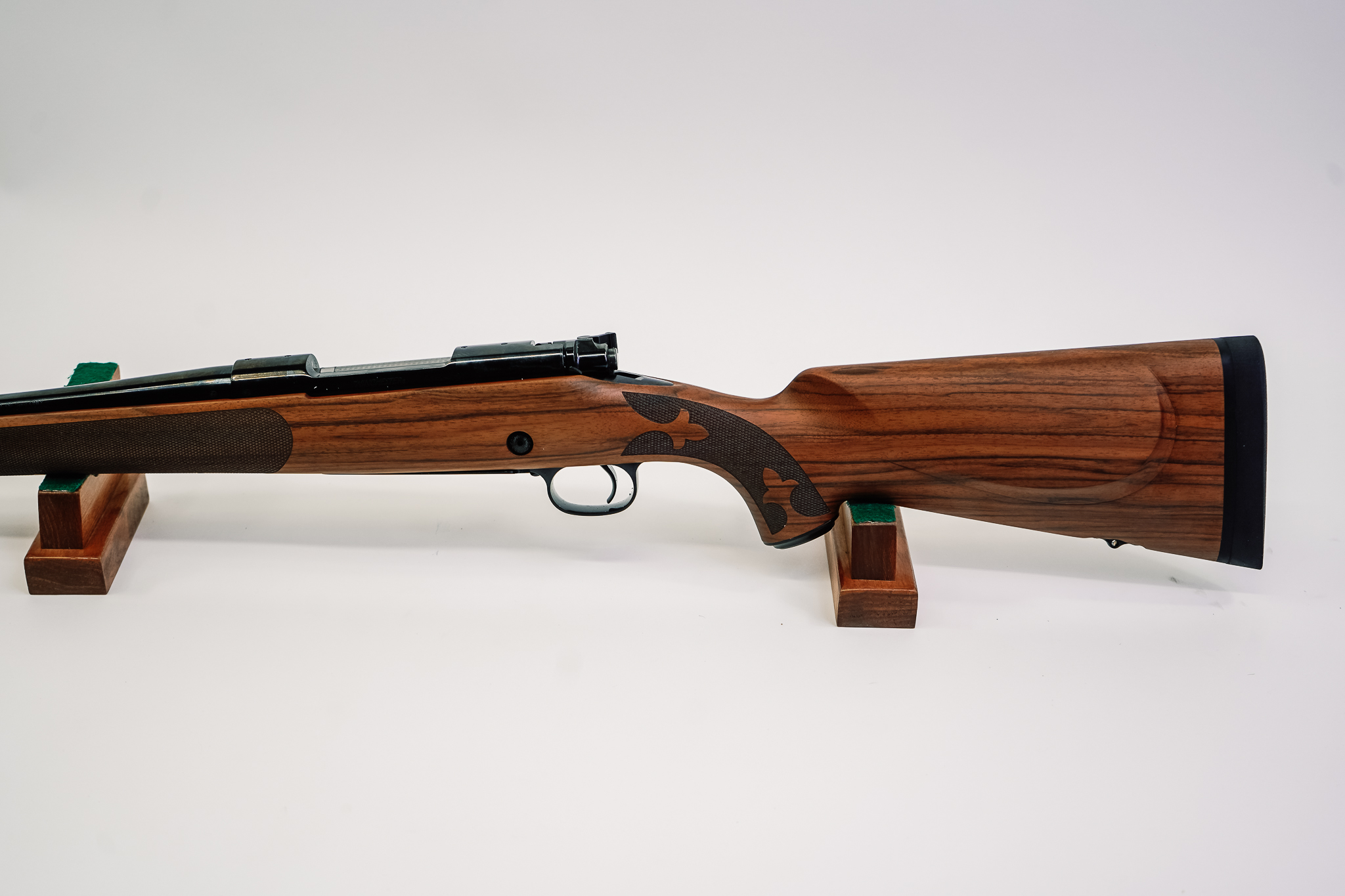 Winchester 535239228 Model 70 Super Grade Full Size 30-06 AAA French Walnut